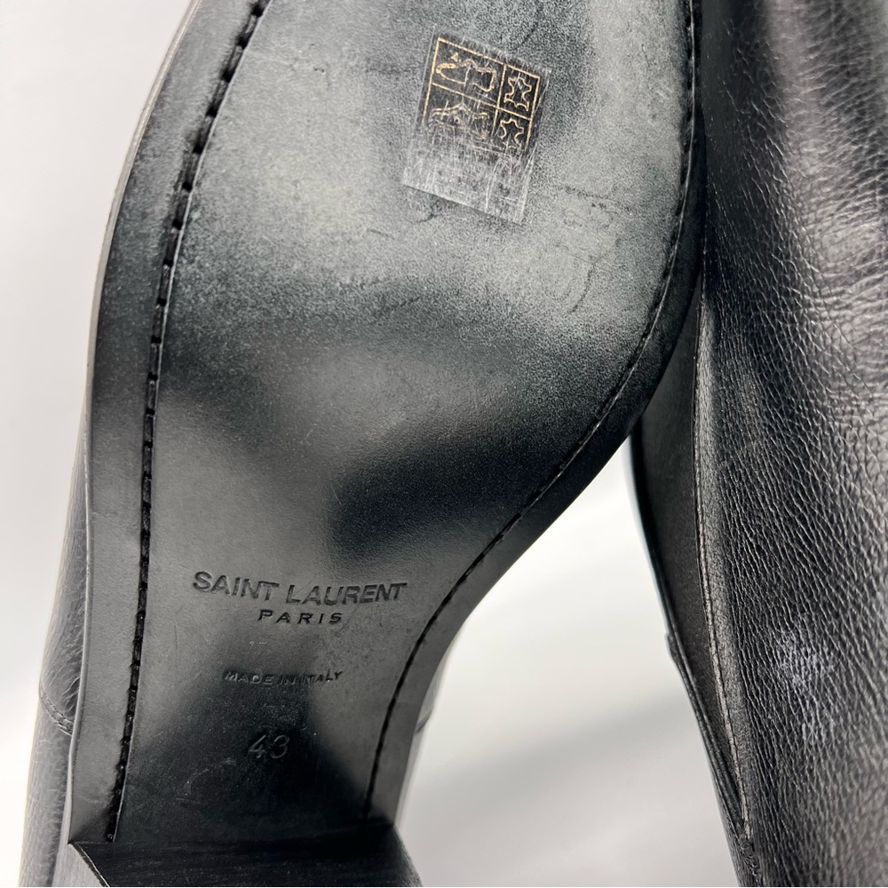 Saint Laurent
Banana Leather Boots - Picture 5 of 9